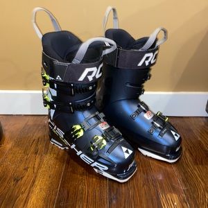 Fischer ski boots